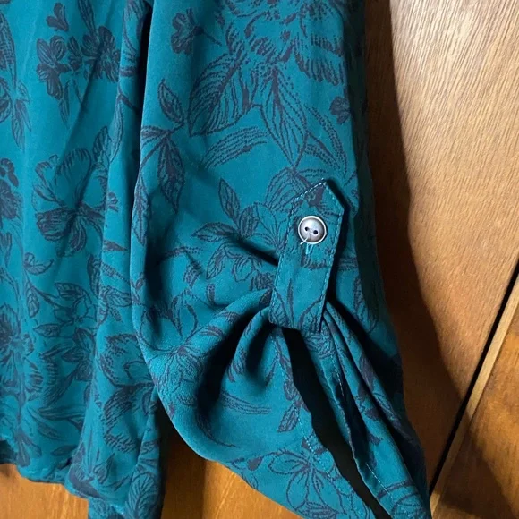 Maurice’s. 2x. Green Floral Polyester Garment - Picture 3 of 5